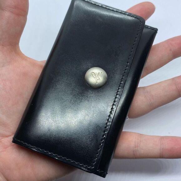 Authentic Agnes B. Black Patent Leather 5 Clip Key Case - Picture 11 of 11